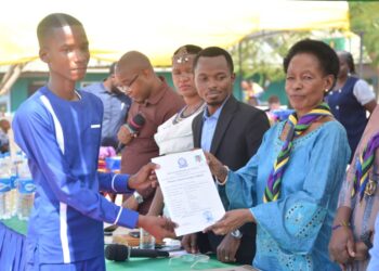 Prof.Tibaijuka ataka wazazi kuwalinda watoto dhidi ya mitandao ya kijamii