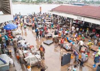 Soko la Samaki Feri laelemewa na wafanyabishara