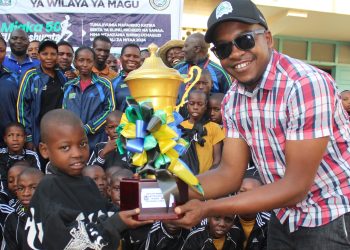 DC Nassari awataka vijana kusoma kwa bidii kufikia malengo yao