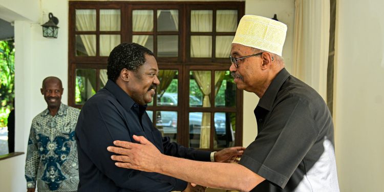 Makamu wa Rais Balozi Dkt.Nchimbi akutana na Rais Mstaafu wa Zanzibar Aman  Abeid Karume